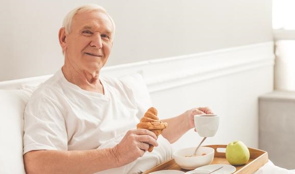 因为|胃不好的人,尽量养成3个习惯,减轻肠胃负担,肠胃或许能好受些