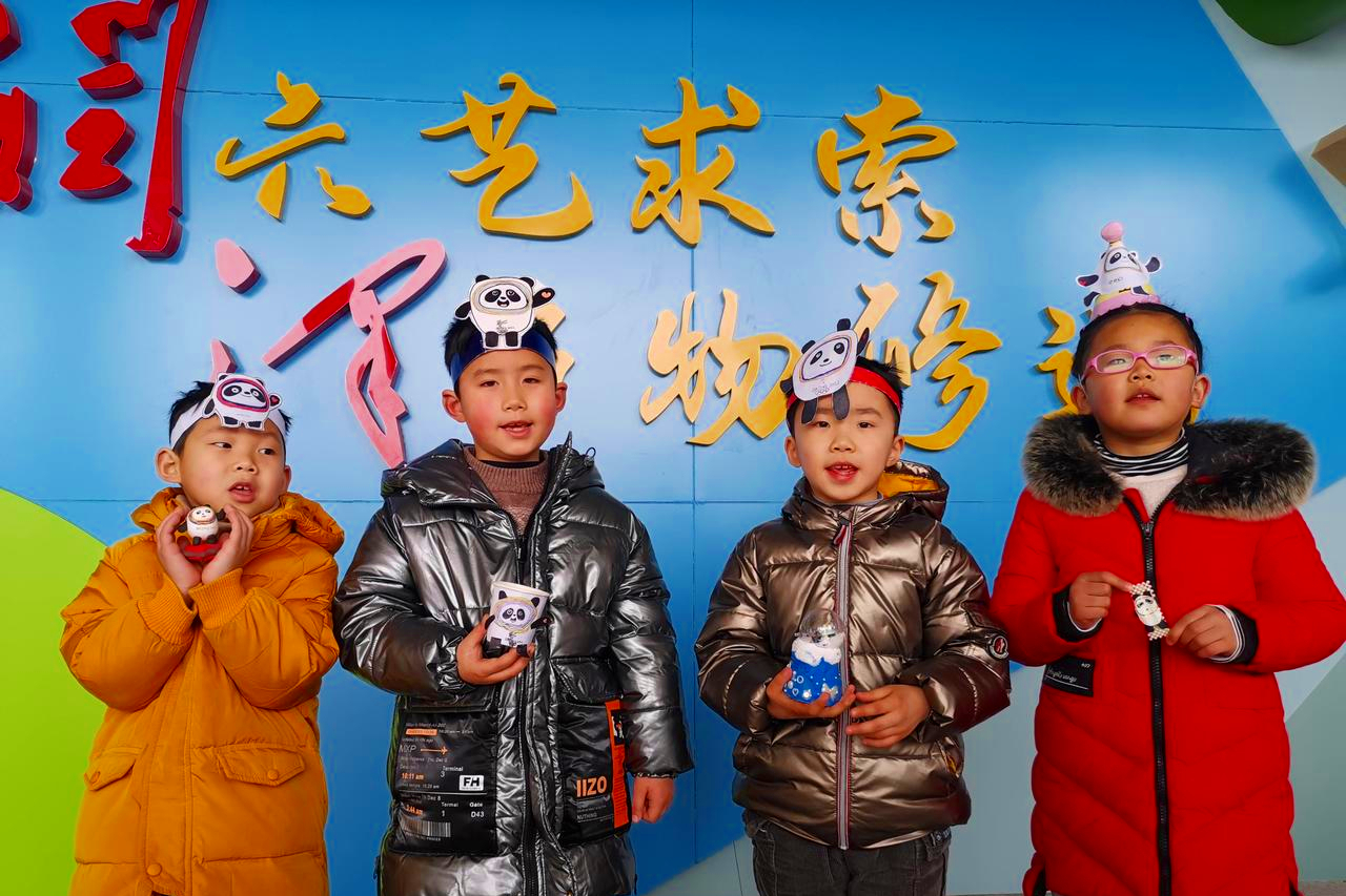 原创一起向未来武汉玫瑰园润泽小学学生展示冬奥主题作业