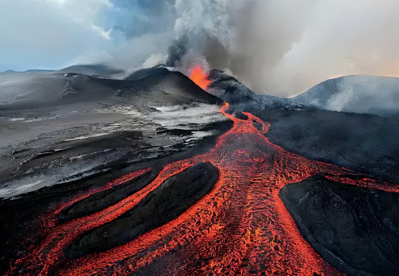 還有另一座比它更加巨大的活火山,同樣是在美國境內,是位於猶他州的