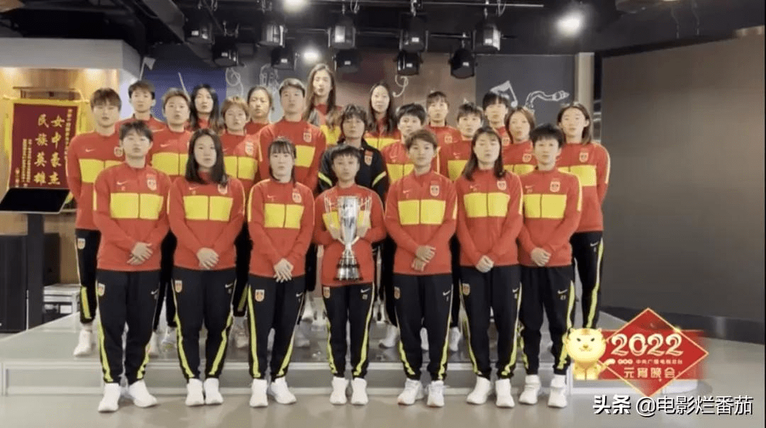 卫衣 元宵晚会彩排:金晨美目顾盼,小撒如邻家哥哥,万茜短发卫衣飒爽