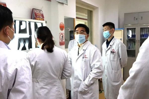 关节|济南中医风湿病医院举行强直性脊柱炎的鉴别诊断与治疗学术研讨会