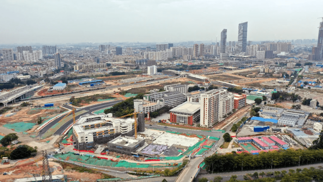 这一幕也曾在越秀品秀星图的对口学校,华师大附属增城学校出现过,但