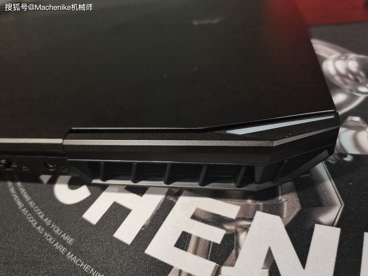 水冷游戏本如何配置升级?机械师星辰17硬盘内存升级教程