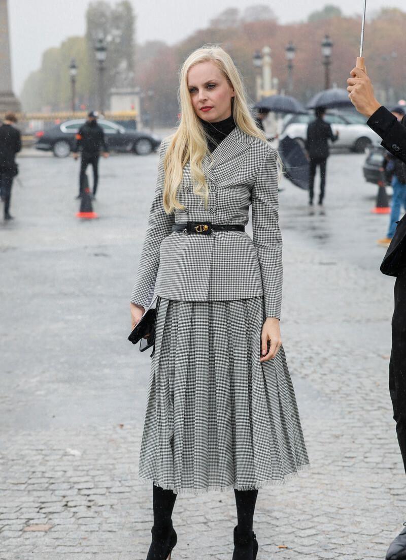 可以将 早春真该准备一条百褶裙,精致百搭还高级,中年也能穿得很美