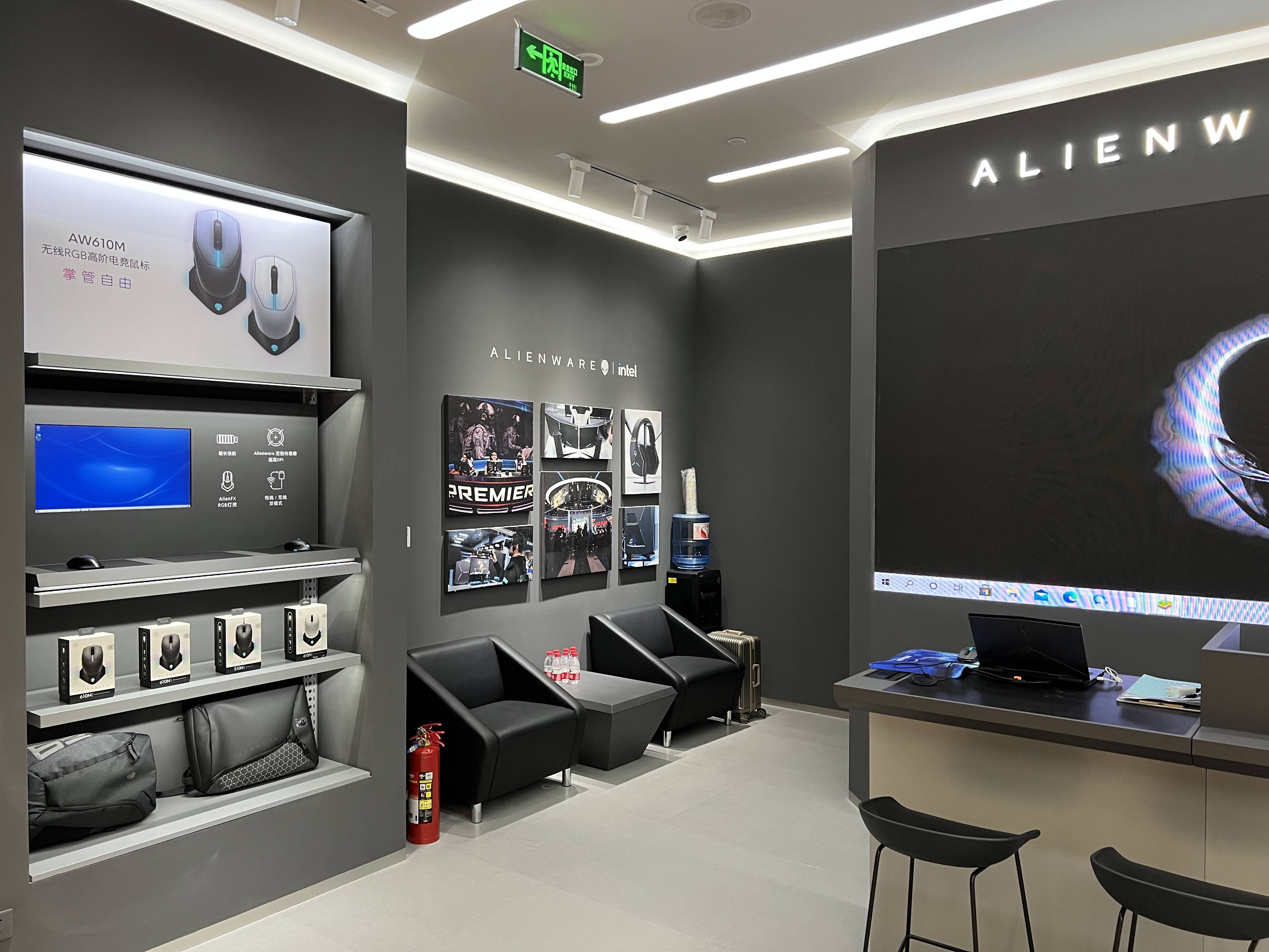 被奉为笔记本电脑的天花板的品牌外星人alienware专卖店,原来是这样的