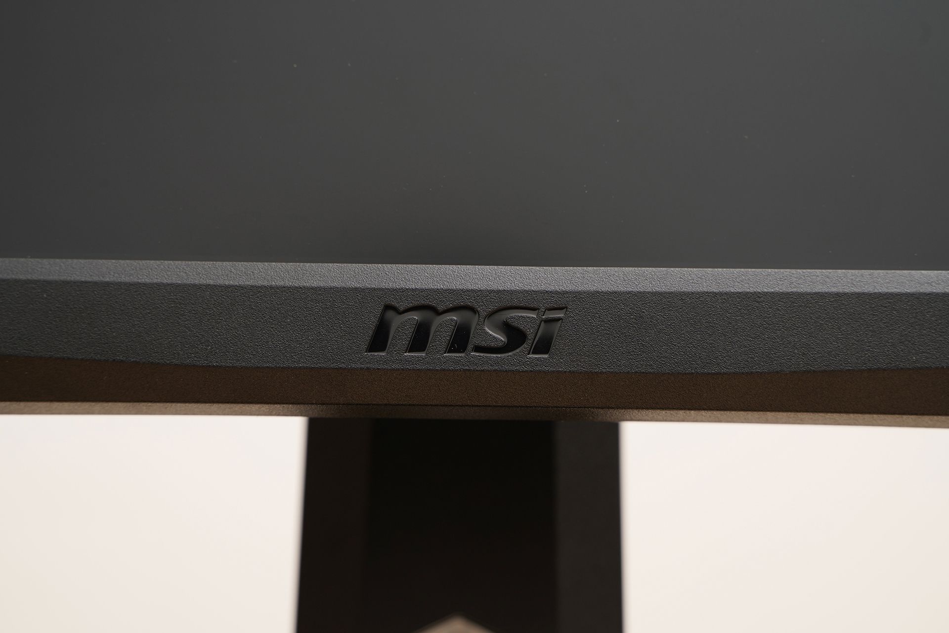 妥妥的游戏外挂 微星MAG274QRF-QD电竞显示器开箱体验