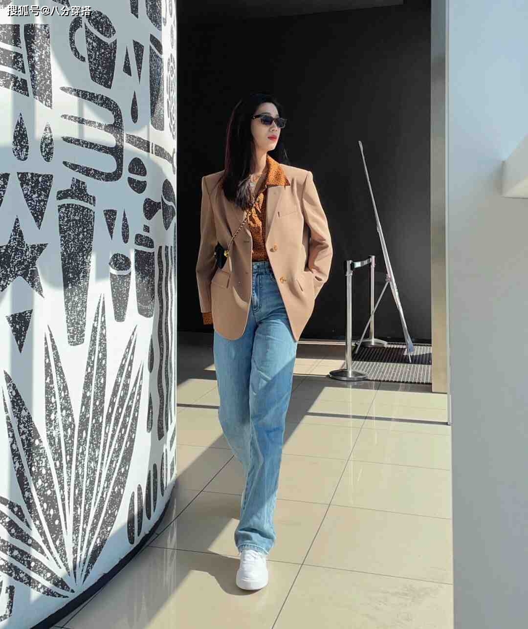 黑色 上衣同色叠搭到底有多美？看完这四套穿搭就懂了，高级优雅