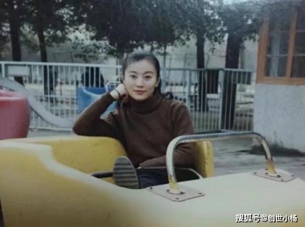 产后护理妈妈颜值“碾压”全家是什么体验？父母老照片走红，太美了