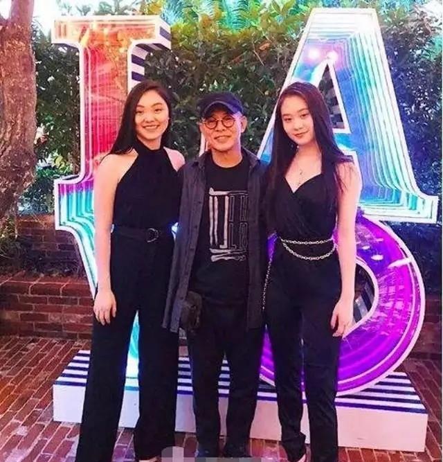 身材 李连杰19岁女儿真放得开，“裙子”靠两根带挂住，意外秀出超模腰