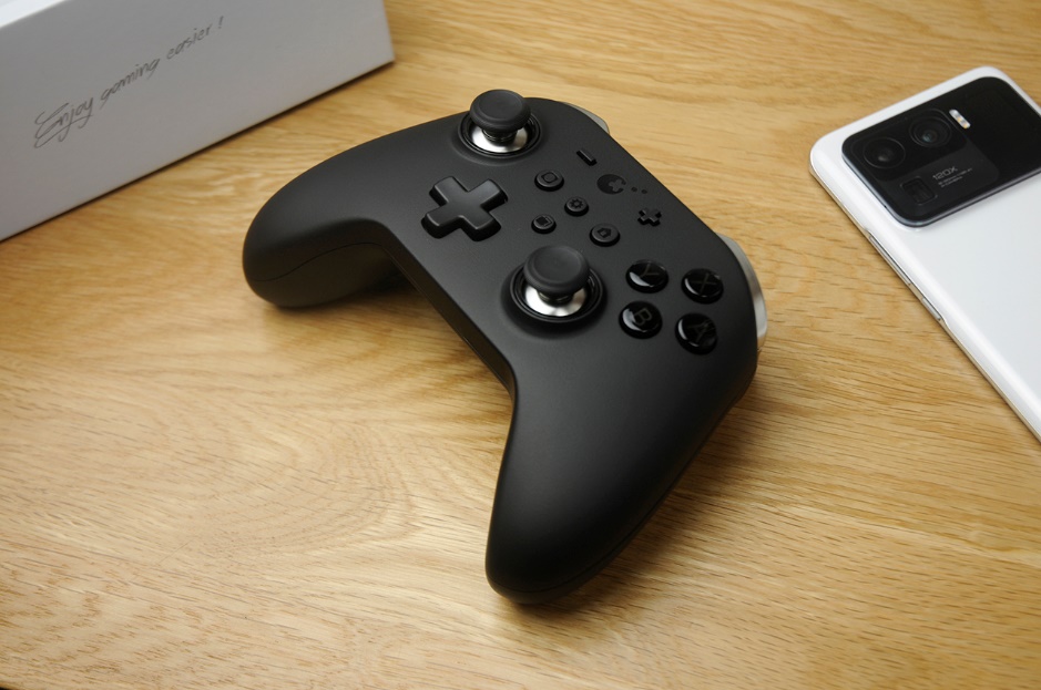 操作丝滑手感棒，自带宏定义！谷粒金刚2 Pro手柄试玩体验