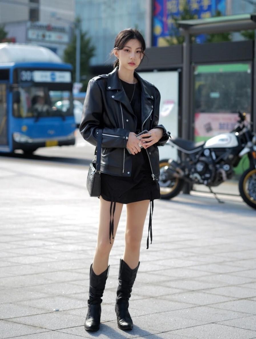 黑色 街拍镜头下的韩国女孩，没有美颜滤镜，用简约的黑色也能穿出时髦