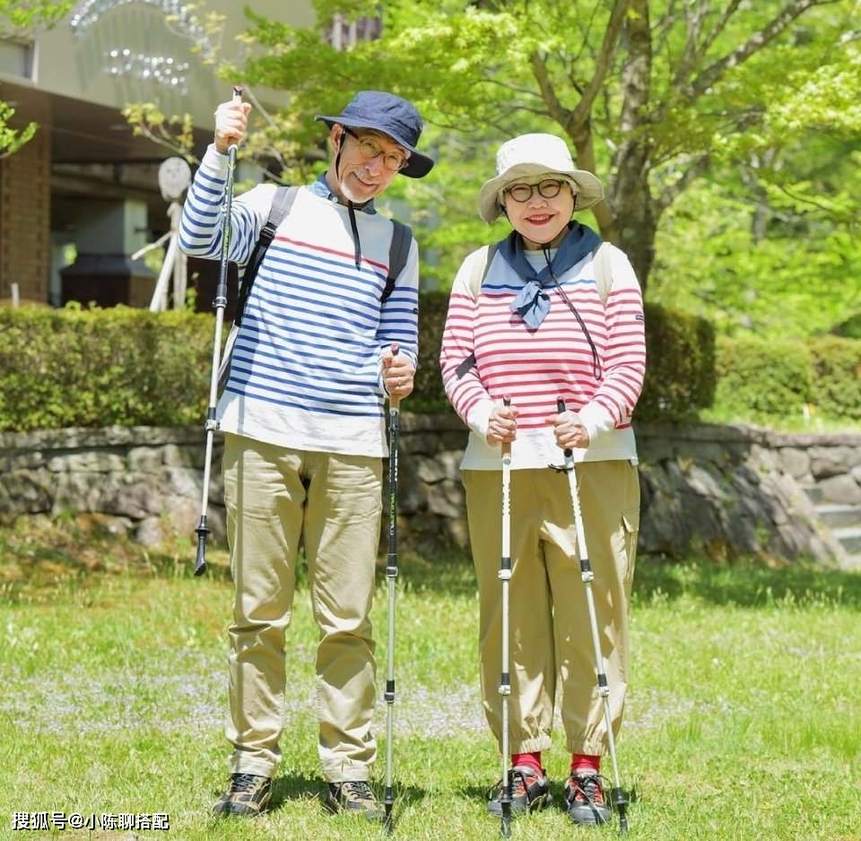 服装 老年人就该穿大红大绿，学学这位60岁奶奶，显年轻的秘诀都在这里