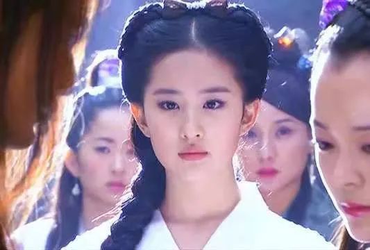 因为当淡颜女神遇上浓颜美人，谁更美？7组女星对比强烈