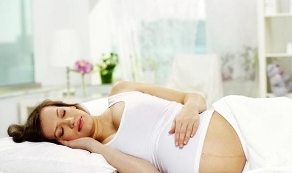 严重|孕妇睡觉的4个动作，每个都可能会影响胎儿健康，要尽量避免