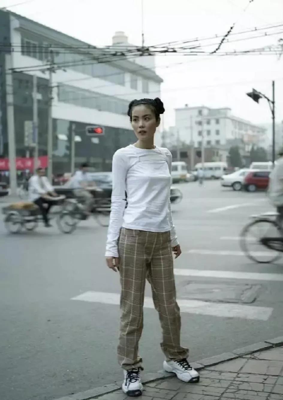 滑有 50岁的王菲活的像个青春期少女!许晴 刘嘉玲更是“浪”出天际