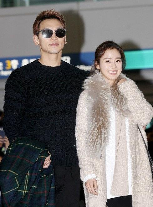 黑色 Rain老婆二胎后复出，穿白裙秀“杨贵妃”身材，36岁皮肤吹弹可破