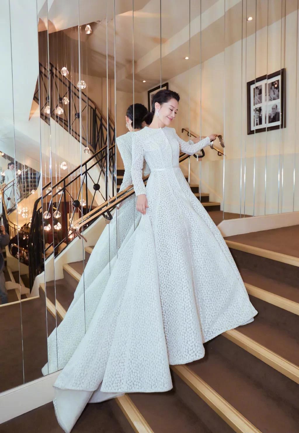 滑有 50岁的王菲活的像个青春期少女！许晴 刘嘉玲更是“浪”出天际