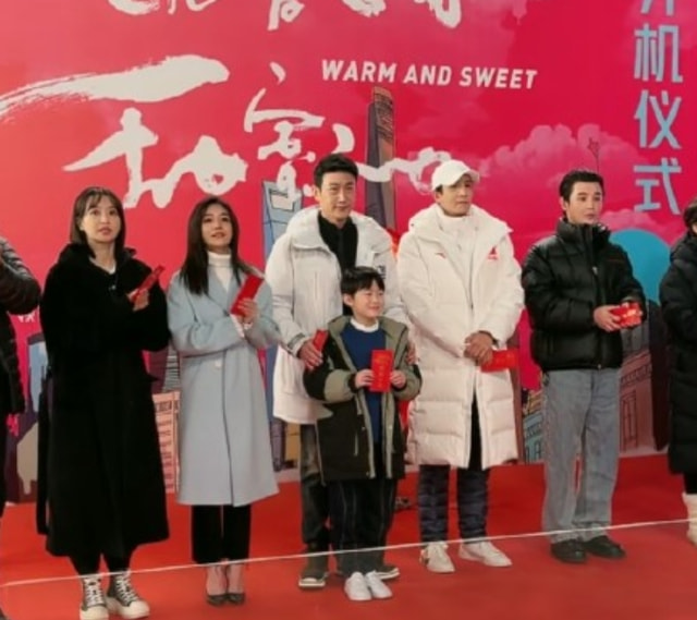 女神宋茜穿的时髦脸却松弛，陈妍希大5岁还少女，就是身高矮的真实！