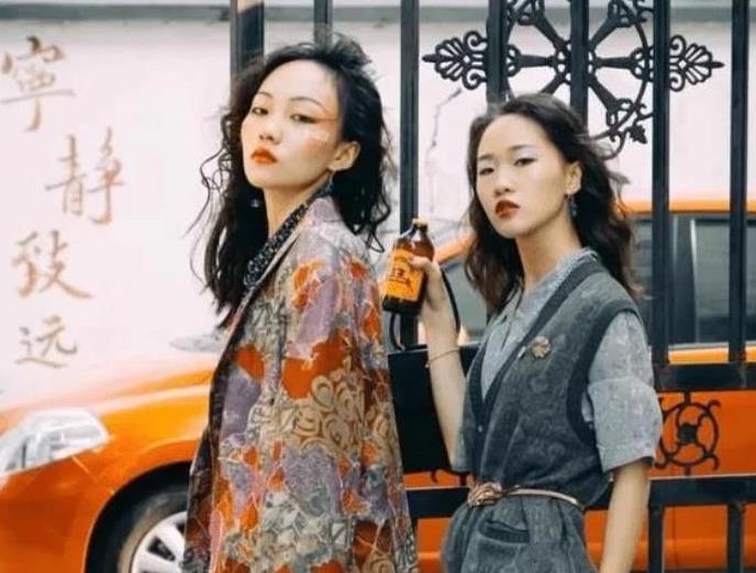 疯产姐妹断更8天后发布新视频背后原因曝光邵雨轩疑单飞