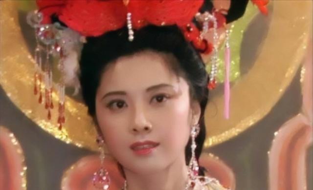 欧美厚谁说薄唇是刻薄相？她们明明就还原了“樱唇初绽”的古典美