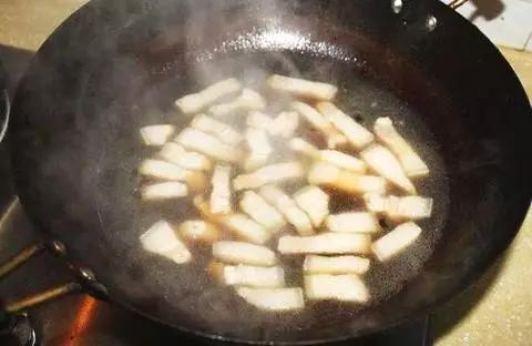 加入适量|做红烧肉时候加上它，色香味俱全，堪比大厨级！