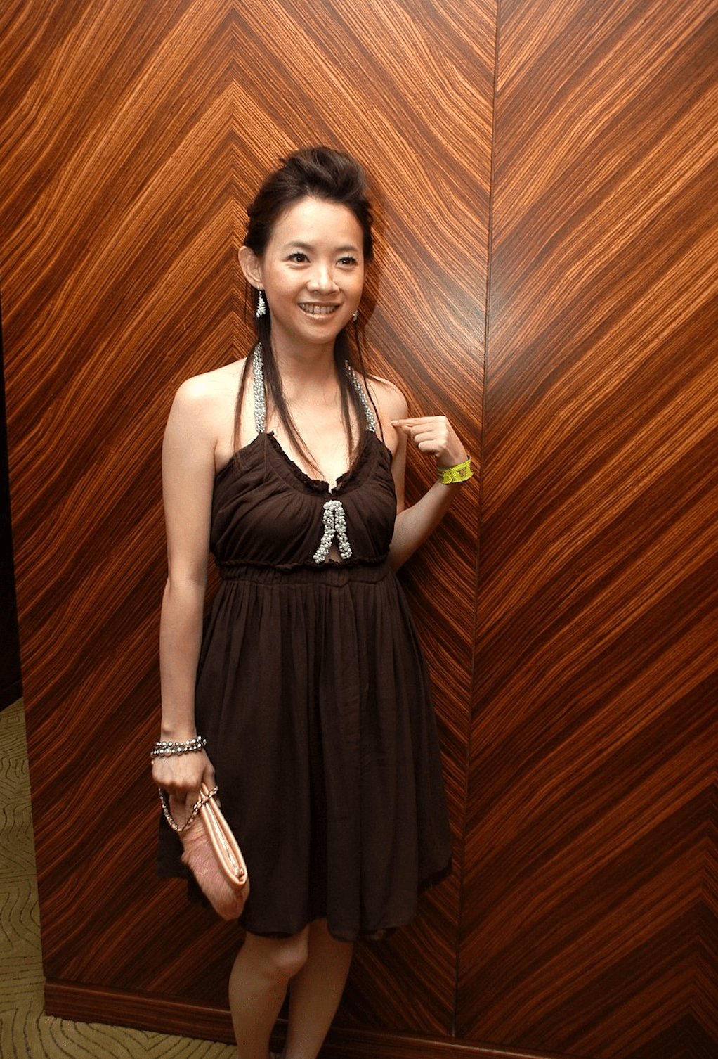 曾宝仪所说的不过49岁生日,并且表示自己很传统,这的确也是一种传统