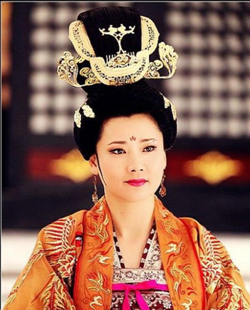 韦后与武三思关系非同一般,有人告诉李显,为何李显充耳不闻_皇帝_武则