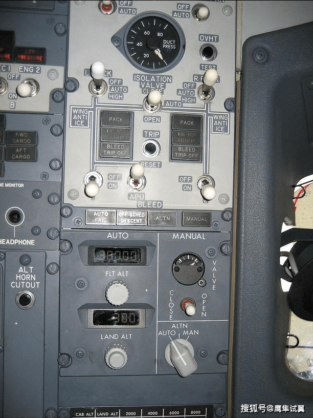 原创战斗机座舱盖都是玻璃夏天是不是很热有制冷空调吗