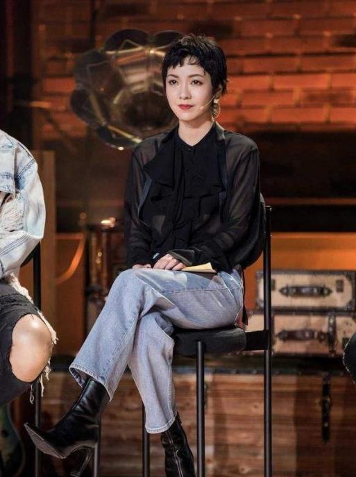 黑色 小个子女生，日常应该怎么穿？学会郭采洁的穿搭法则就够了