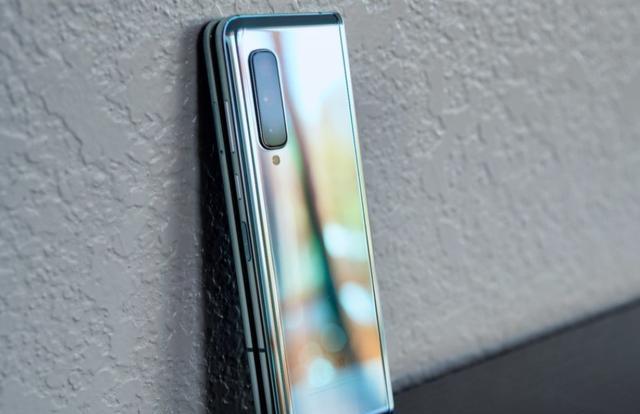 三星galaxyzfold2即将来临:与前身大有不同_显示屏_摄像头_galaxys