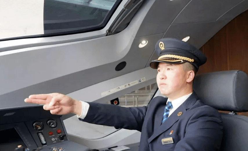 所以为了避免高铁司机疲劳驾驶,一般每天的工作时间都在4个小时左右