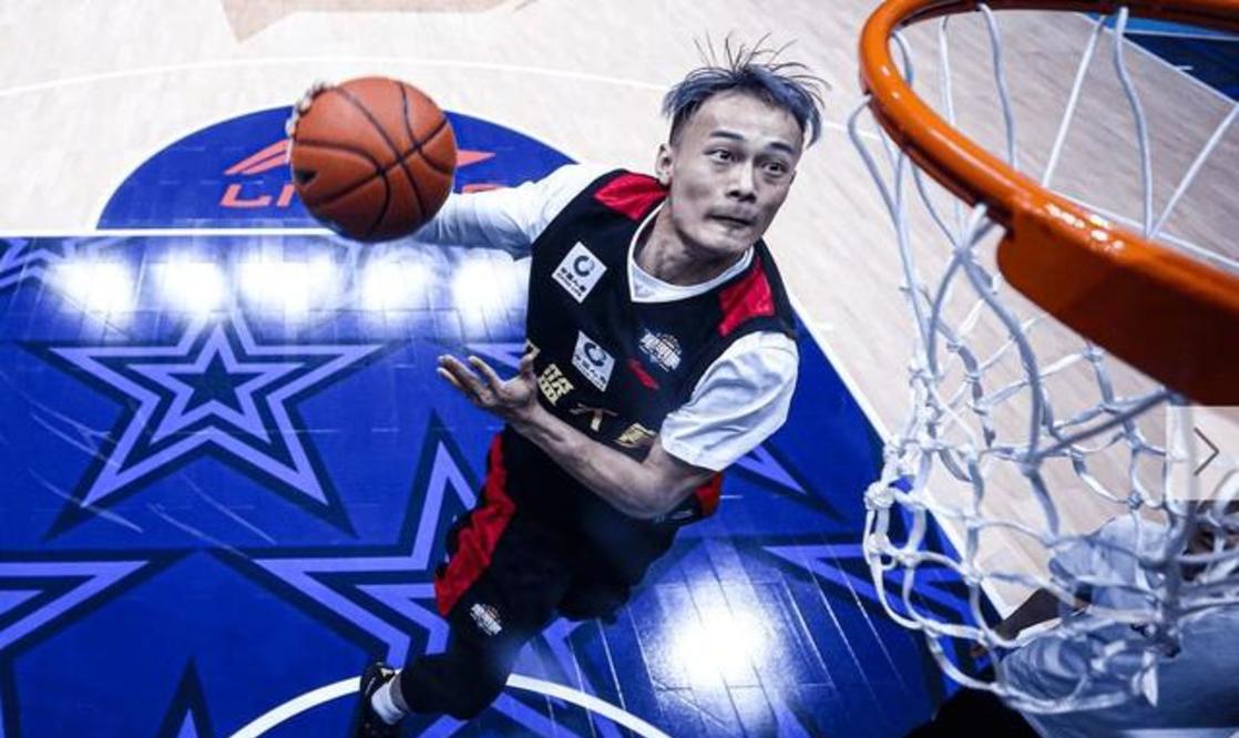 遗憾!cba汤杰续约却不能出场,广东男篮白花18万,可选择打野球?插图3