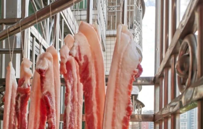 天气|腌腊肉时,直接抹盐就错了,牢记这2步,腊肉不霉不臭,越放越香