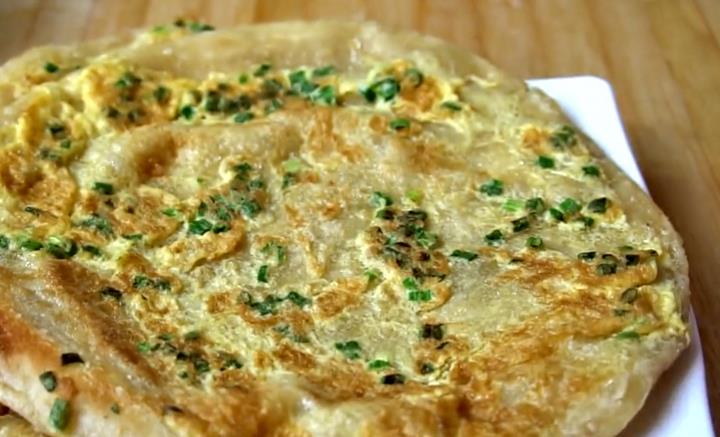 原来葱花饼做法如此简单 掌握这几个诀窍 层次分明 暄软有劲道 食用油 剂子 面团