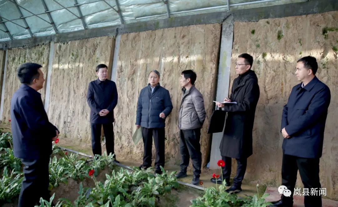 赵东辉在岚县采访调研