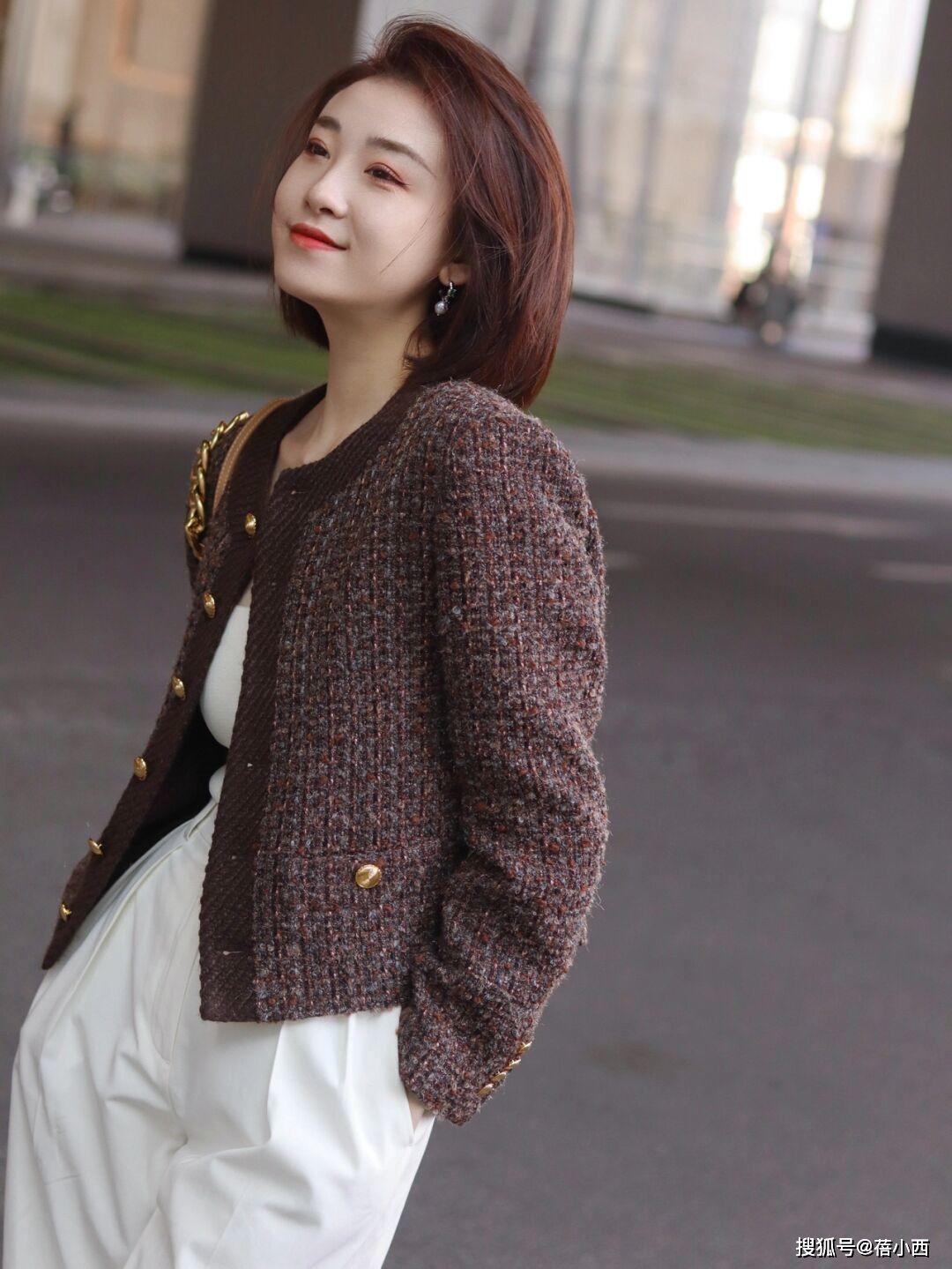 颜色 春天高级感小香风外套搭配长啥样?学会这些造型,赢得体面优雅