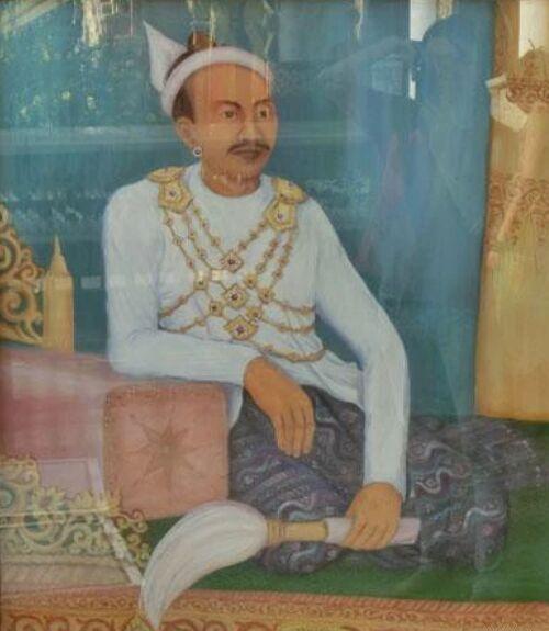 缅甸历史最后一位君主,是第十位君主敏东和第四位王后湄布的独子,公元