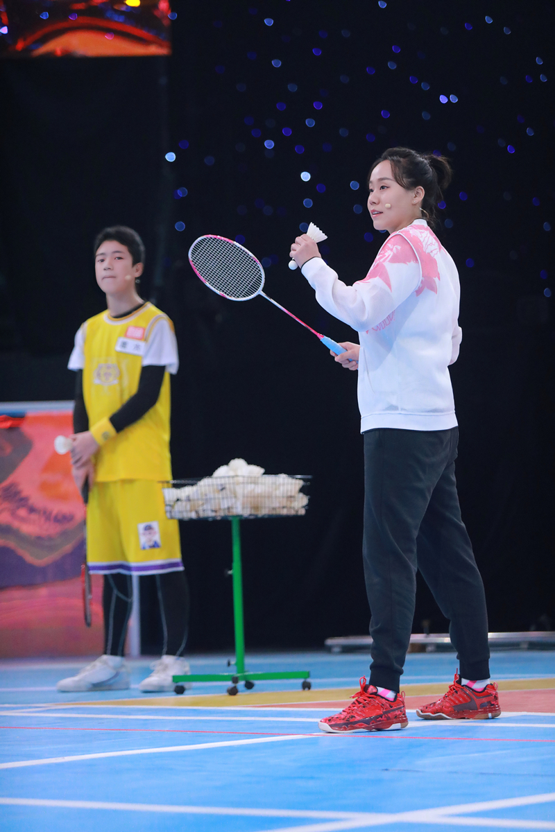 《运动不一样6》 赵芸蕾使出各种"神"战术 小学生勇夺三金_比赛_选手