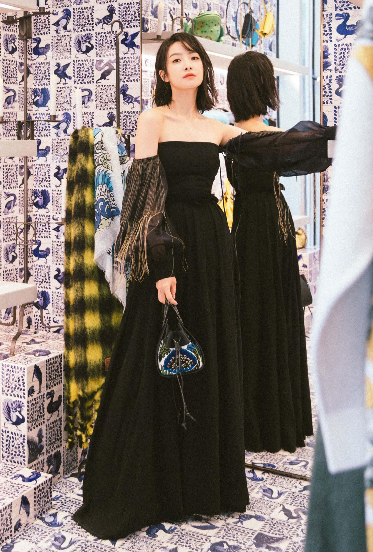 内衣 “内衣外穿”算什么，宋茜的“内衣带掉落”更厉害，一般人扛不住