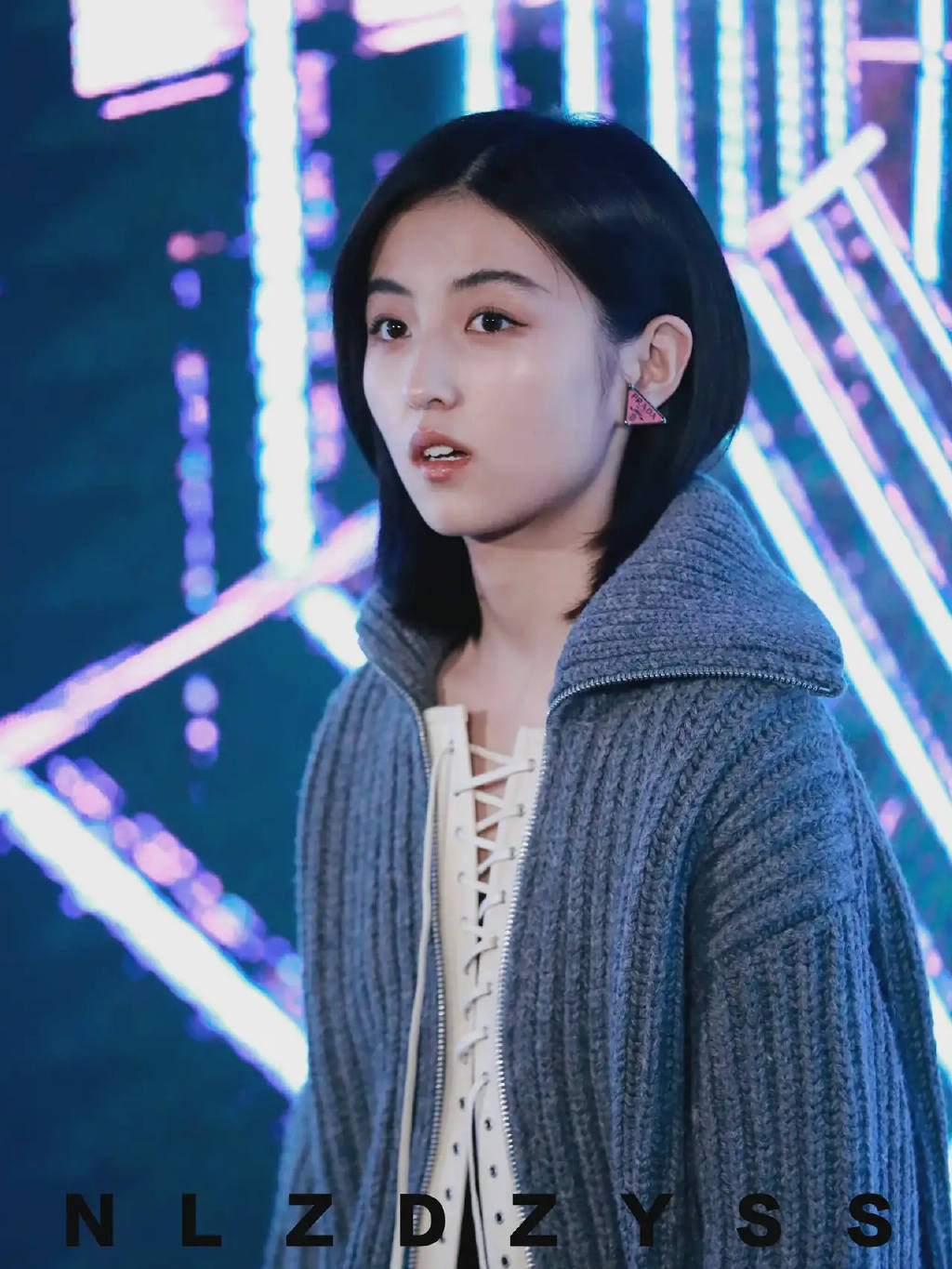 原创张子枫参加线下活动风格大变被称枫姐工作暂未受恋情影响