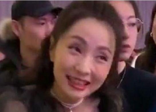 眉骨47岁陶虹靠生图美上热搜，深眼窝的人是如何做到这么少女？