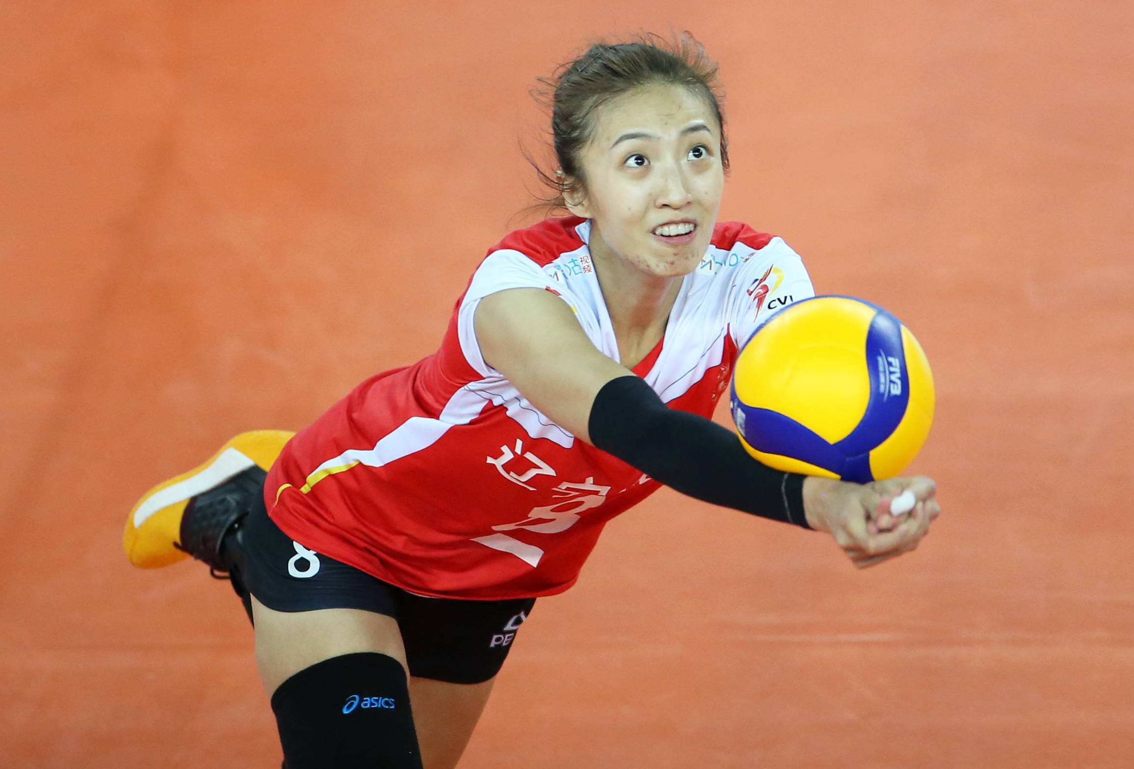 丁霞对排球 对国家队是真爱 30多年纪还放下身段跟年轻人竞争_联赛