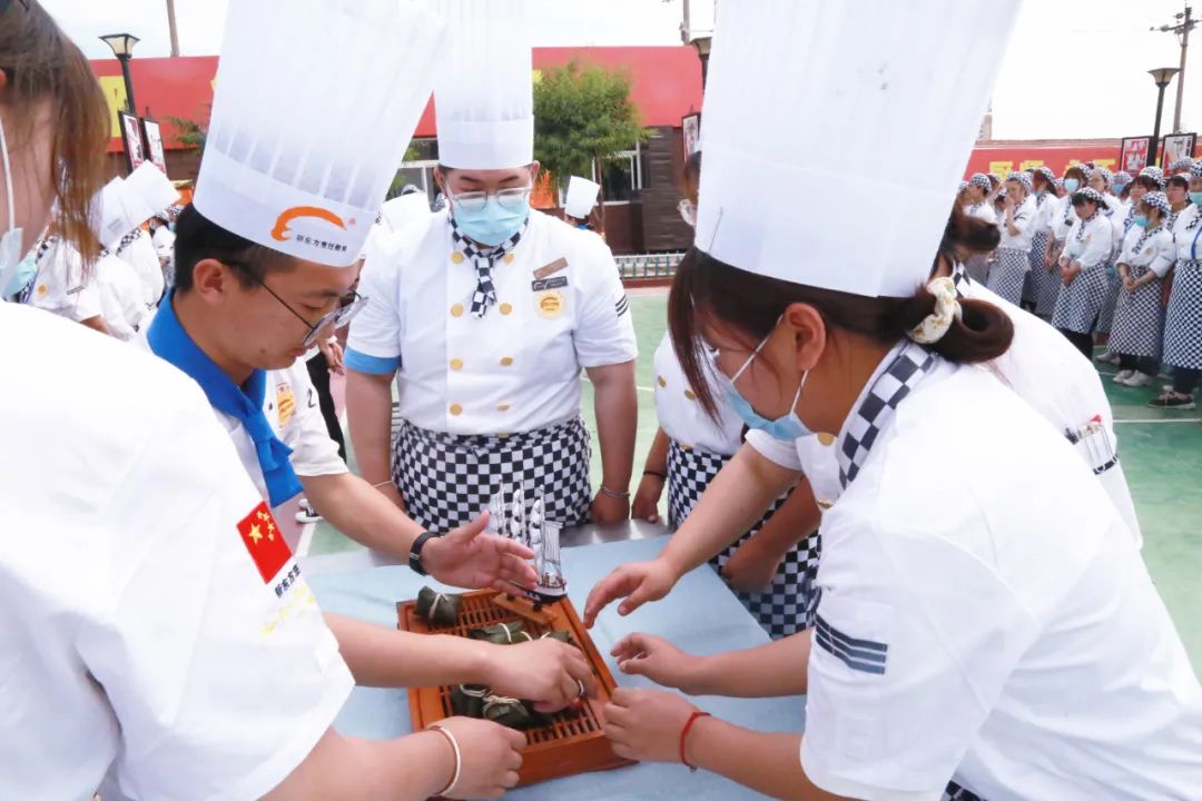 择校指南学厨师选学校要注意什么这几点是关键