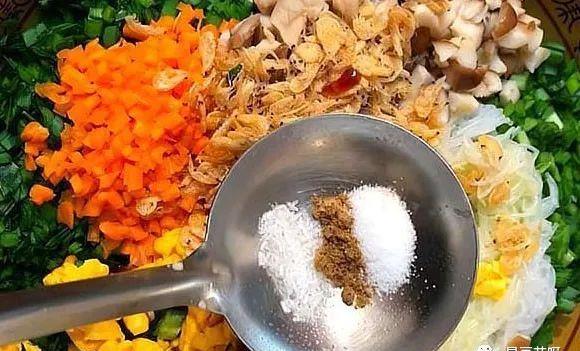 面包|生煎包这样做，无需发面揉面，10分钟就出锅，当早餐，营养又顶饱