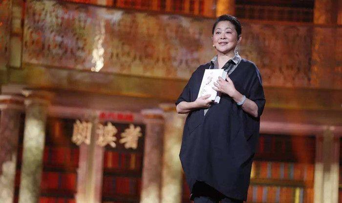 郎平 倪萍郎平同框，羽绒服穿起来都快认不出，不过依旧让人回忆满满