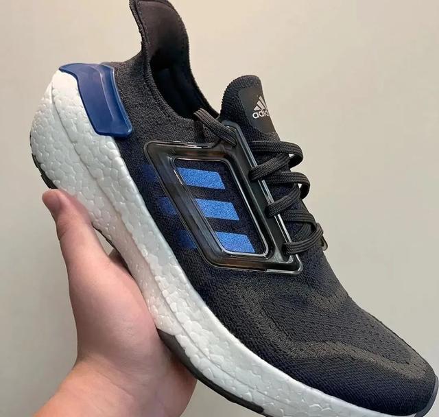 间接地全新跑鞋UltraBoost23亮相！增高的同时霸气外露！