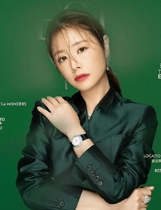 原创46岁林心如不服老顶着狗啃短发拍大片差点翻车好在颜值高