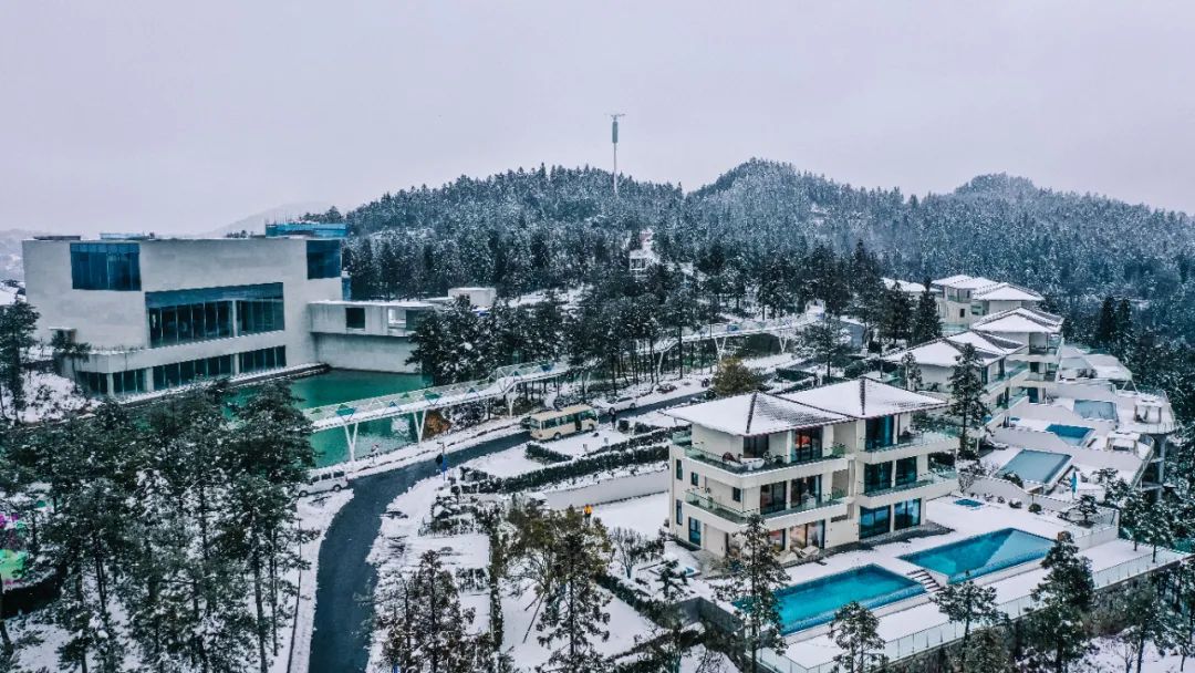 江南雪|邂逅江南雪，我打开了玉岑山居银装素裹的壮美画卷