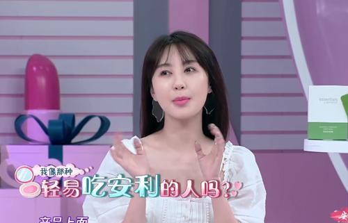 耳环 李菲儿的“透明耳环”火了，本以为会很单调，却成邻家女孩最爱