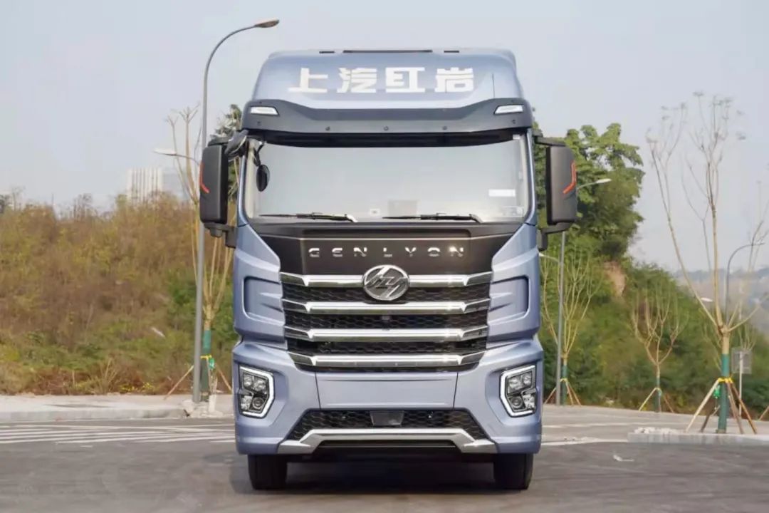 纵横江湖上汽红岩杰狮h6牵引车已就位